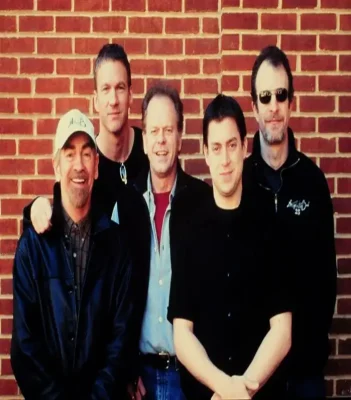 Average-White-Band-eliot-lewis_q60